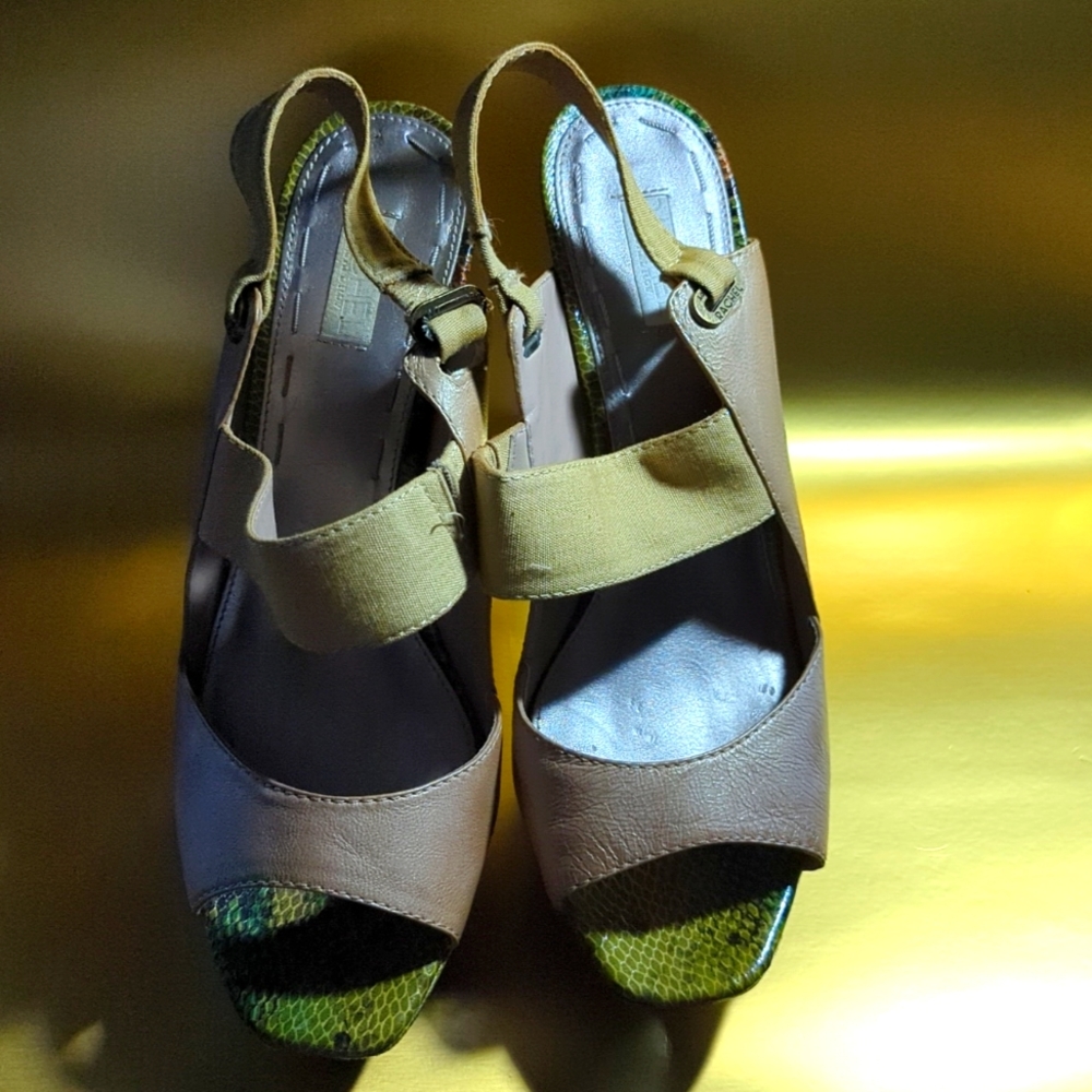 Rachel Roy 4 inch heel with 1/2inch platform heel with snake skin sole